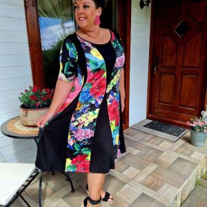 Kukkakuviollinen mekko