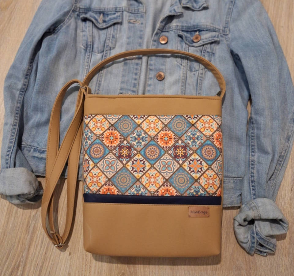 Crossbody portugalisella laattakuviolla - Image 3