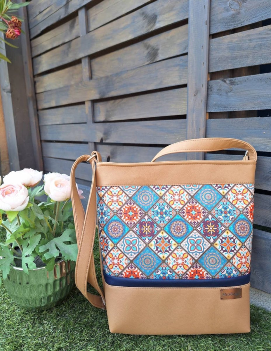 Crossbody portugalisella laattakuviolla - Image 2