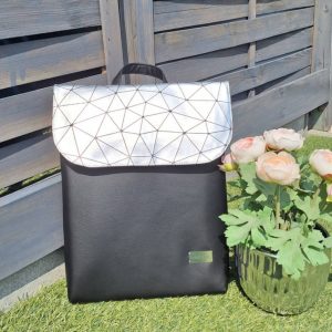 Reppu geometrisella kuviolla, musta-hopea